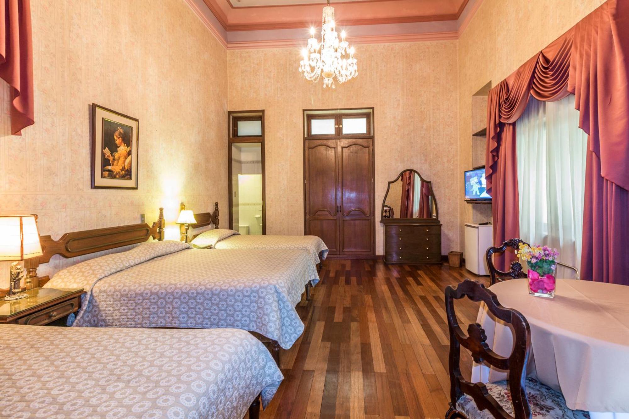 Capital Plaza Hotel Sucre Bagian luar foto