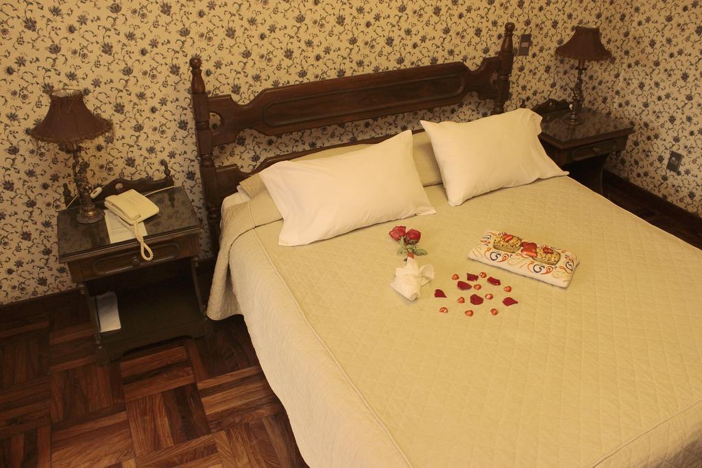 Capital Plaza Hotel Sucre Bagian luar foto